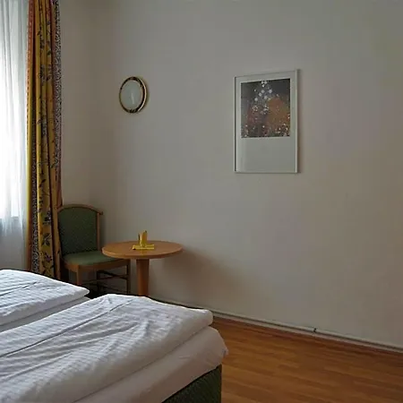 Otel Moeve Garni 3*